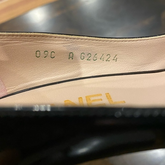 Rare Chanel Patent Two Tone Heels - Picture 8 of 12